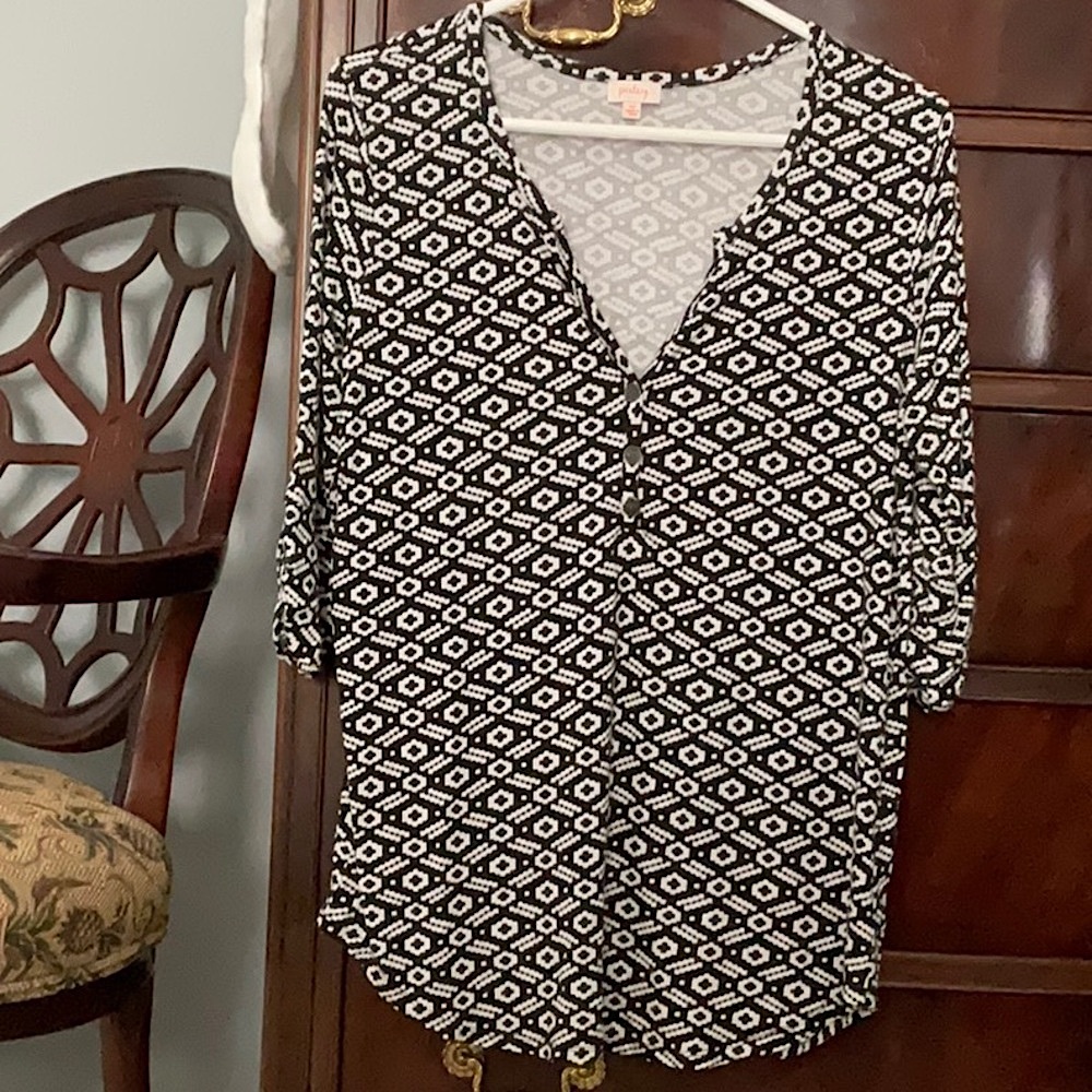 Pixley- Black & White V-neck Knit Top